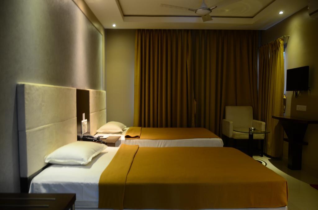 Hotel Blue Lagoon Daman Quarto foto