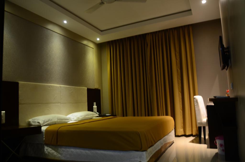 Hotel Blue Lagoon Daman Quarto foto
